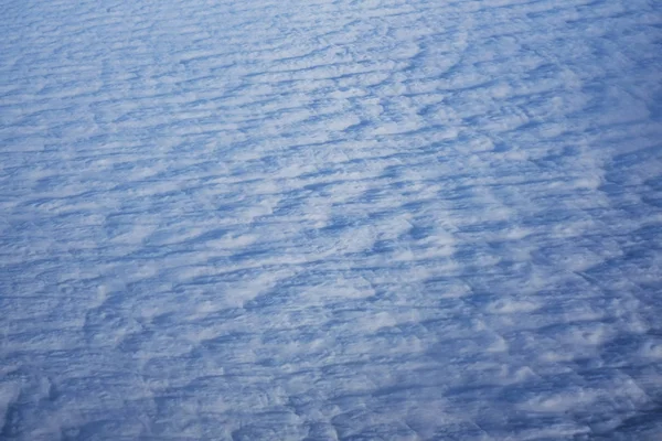 太陽からの青と強い光で白い曇り 飛行機からの眺めと旅行のための良い天気 クリアビュー 休日の時間のための素敵な夏 — ストック写真