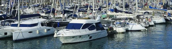 Jachten Haven Zeilboot Haven Vele Mooie Afgemeerde Zeiljachten Zeehaven Modern — Stockfoto