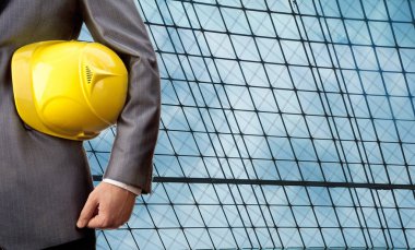 Çalışan Adam 'ın Sert Şapkalı Fotoğrafı