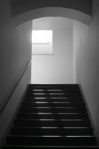 계단의 빈티지 울타리 계단과 난간이 있습니다 내부입니다 — 스톡 사진