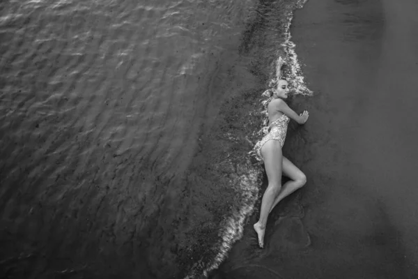 Krásná Sexy Dívka Model Bílé Písečné Pláži — Stock fotografie