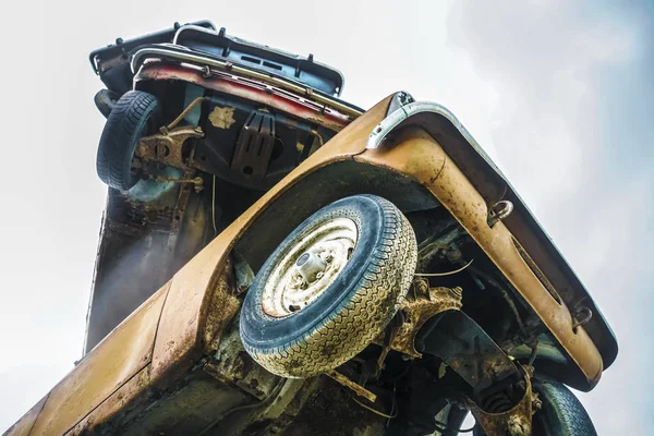 Stack Damaged Rusted Car Scraps Junkyard Dump Broken Crashed Cars — 스톡 사진
