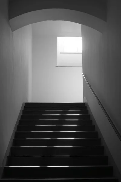 계단의 빈티지 울타리 계단과 난간이 있습니다 내부입니다 — 스톡 사진