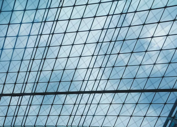 Camdan Penceredeki Geometrinin Mimarisi Monokrom Modern Mimarlık Işi Soyut Doğrudan — Stok fotoğraf
