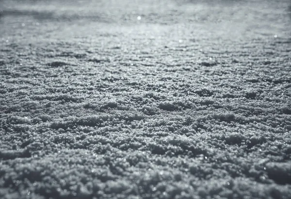Świeży wyboisty krajobraz śniegu w mroźnym tonem niebiesko-żółtym dla — Zdjęcie stockowe