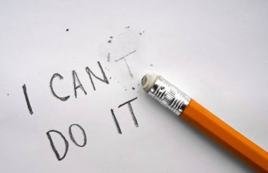 Bir sarı silgi ve silgi. Değiştir. Bunu yapamam - içgörü. motivasyon fikri. 
