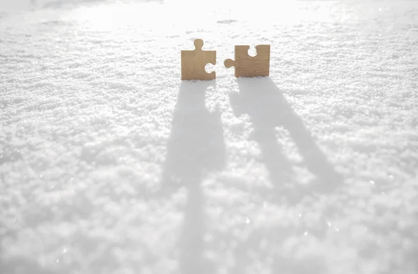 Две Головоломки Снежный Фон Концепция Зимы Отпечаток Снегу Snow Background — стоковое фото