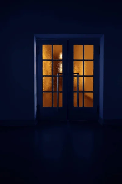Lumière Travers Les Portes Couloir Couloir Sombre Étroit Dans Ancien — Photo