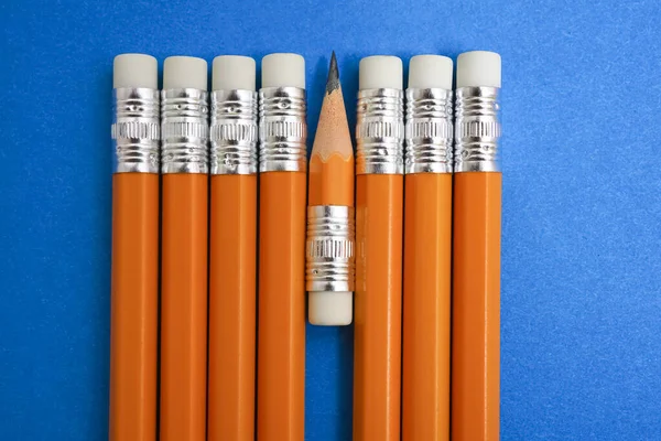 Lápis Pequeno Afiado Lápis Amarelos Restantes — Fotografia de Stock