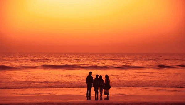 Silhouette Happy Family Standing Beach Dawn Time Mother Father Two — Stock Photo, Image