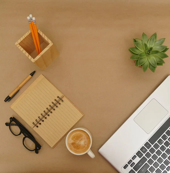 Piso Tendido Escritorio Mesa Oficina Con Vista Superior Espacio Trabajo —  Fotos de Stock