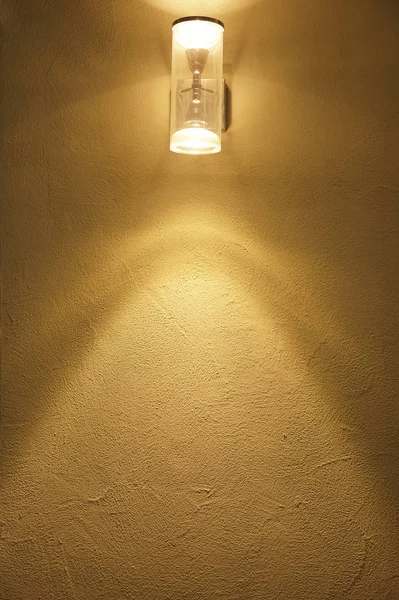Lanterna Copos Parede Amarela Ilumina Noite Lit Lamp Poste Contra — Fotografia de Stock