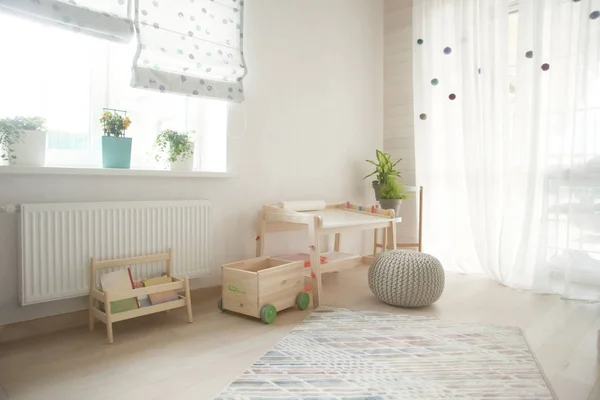 Habitación Los Niños Muebles Flores Verdes Naturales — Foto de Stock