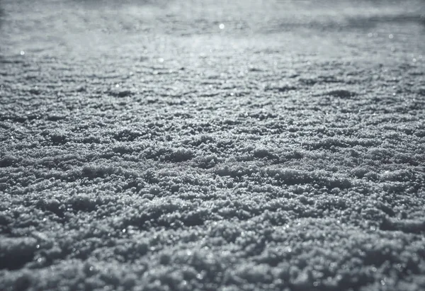 Paisagem fresca de neve acidentada em tom azul e amarelo congelante para — Fotografia de Stock