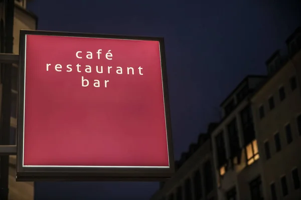 Café, restaurante, bar néon vermelho ou rosa sinal. Sinal brilhante no nig — Fotografia de Stock