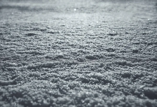 Paisagem fresca de neve acidentada em tom azul e amarelo congelante para — Fotografia de Stock