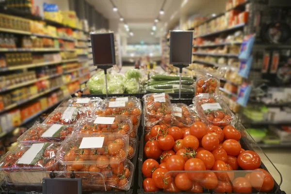 Vários Tomates Verduras Pepinos Repolhos Vendem Loja Vegetal Vegetais Estão — Fotografia de Stock