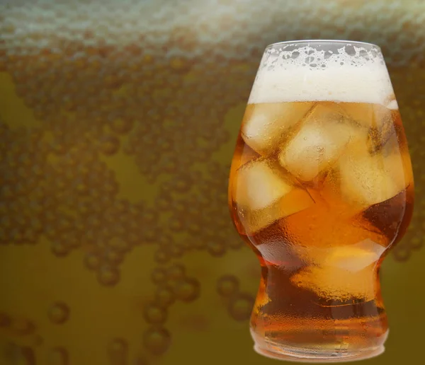 Smooth Streamlined Glass Fresh Cold Beer Ice Cube Crystals Golden — Stock Photo, Image