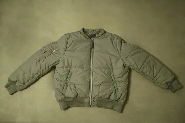 Bomber Casual Khaki Isolato Sfondo Verde — Foto Stock