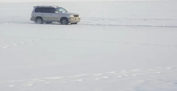 Chelyabinsk Russie Février 2020 Voiture Argentée Sur Lac Enneigé Hiver — Photo