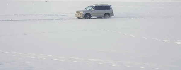 Chelyabinsk Russie Février 2020 Voiture Argentée Sur Lac Enneigé Hiver — Photo