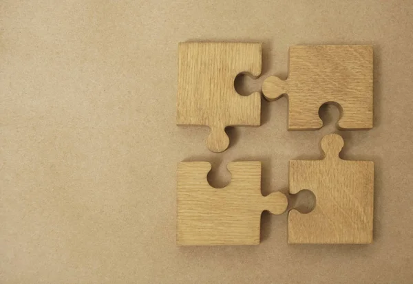 Vier Houten Puzzelstukjes Concept Van Verbindingspersonen — Stockfoto