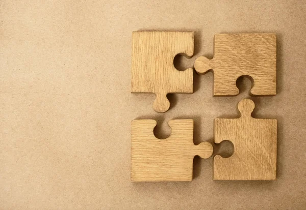 Vier Houten Puzzelstukjes Concept Van Verbindingspersonen — Stockfoto