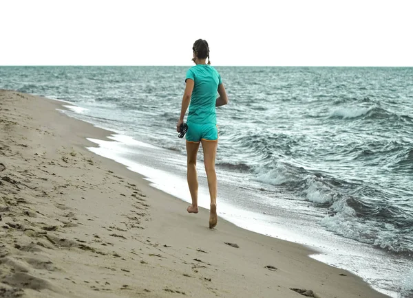 Τρέχει Γυναίκα Κατά Μήκος Της Ακτής Ξυπόλητη — Φωτογραφία Αρχείου