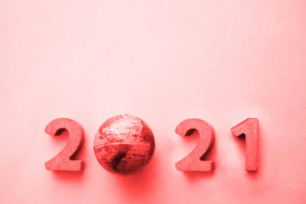 Happy New Year 2021 Dengan Peta Bulat Globe Terisolasi Dengan — Stok Foto