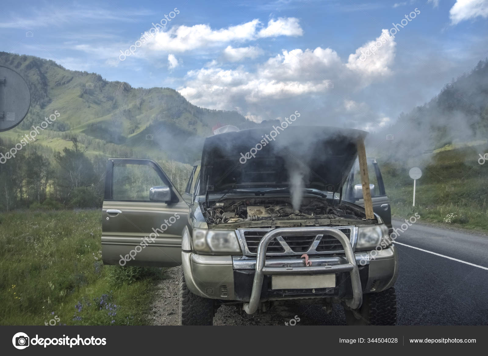 Car engine smoke. кипящий авто. Smoking engine. Smoking engine. сломанный двигатель машины.