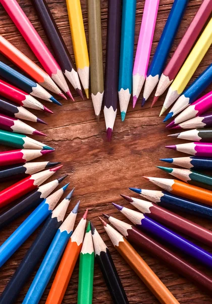 Szív Színes Ceruzákból Készült Szív Alakú Boldog Valentin Napi Ötlet — Stock Fotó