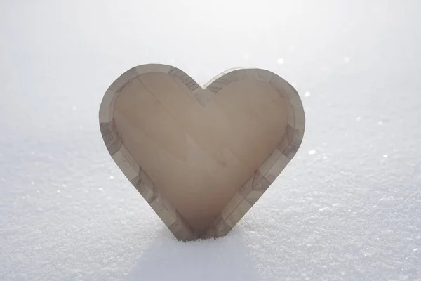 Пустая Коробка Форме Сердца Снегу Любовь Счастливого Дня Святого Валентина — стоковое фото
