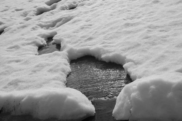 Tání Sněhu Řece Jaře — Stock fotografie