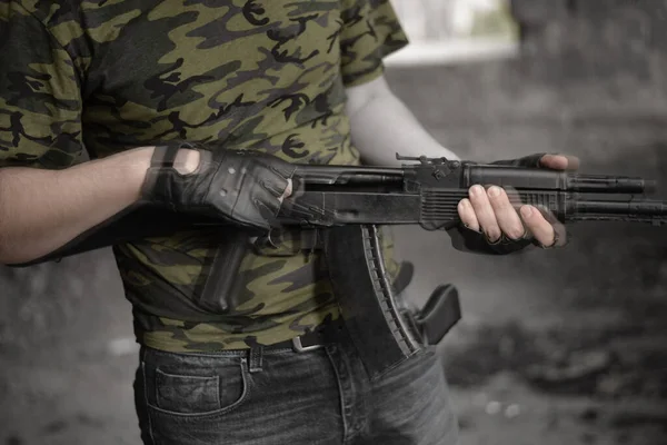 Een Soldaat Heeft Een Russisch Machinegeweer — Stockfoto