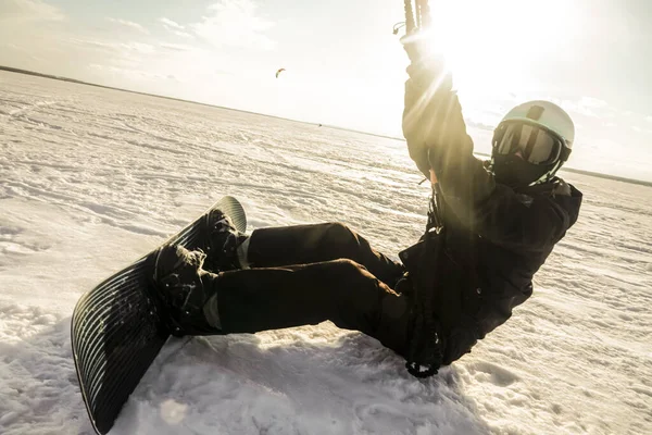 Atleta Masculino Que Practica Kite Nieve Hielo Gran Lago Cubierto —  Fotos de Stock