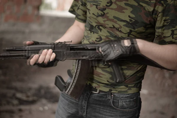 Een Soldaat Heeft Een Russisch Machinegeweer — Stockfoto