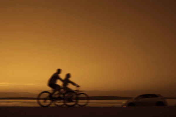 Empty Space Sporty Friends Bicycles Sunset Cyclists Riding Coast Sport — Stock Photo, Image