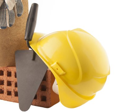 Mason araçları - Trowel, kırmızı tuğla ve kask beyaz arka planda izole, kırpma yolu