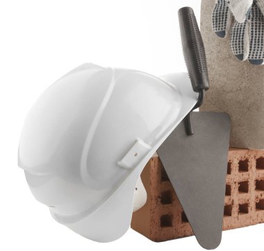 Mason araçları - Trowel, kırmızı tuğla ve kask beyaz arka planda izole, kırpma yolu