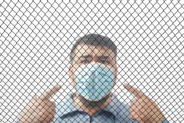 Homme Masqué Pour Protéger Coronavirus Pandémie Virus Corona Homme Tient — Photo