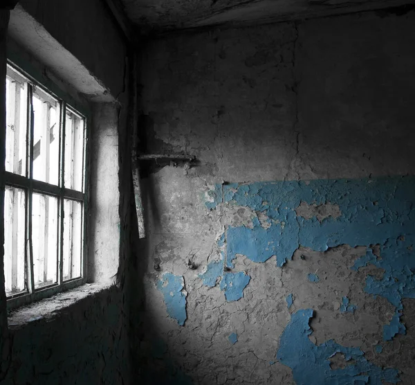 Old Abandoned Dark Grunge Window Broken Window View Cornfield Darkened — Stock Photo, Image