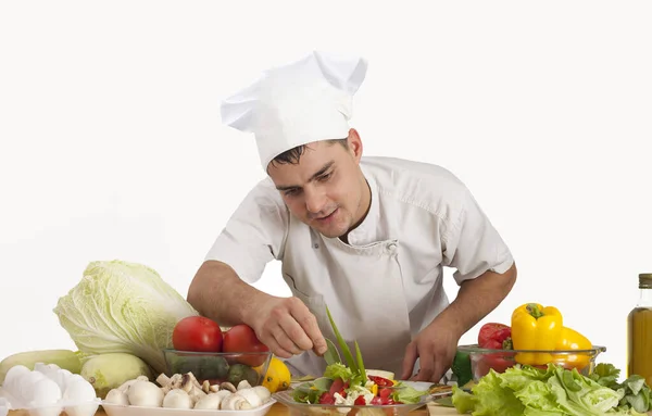 Ritratto Giovane Chef Che Cucina Verdure Nella Cucina Del Ristorante — Foto Stock