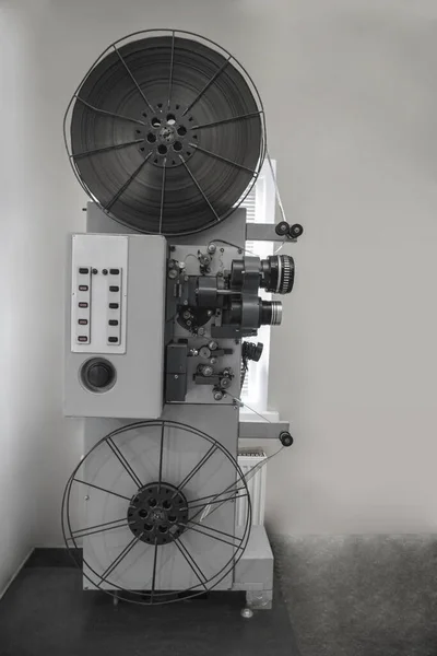 Old 8Mm Film Projector Isolated Gray Wall Background Vintage Classic — Stock Photo, Image