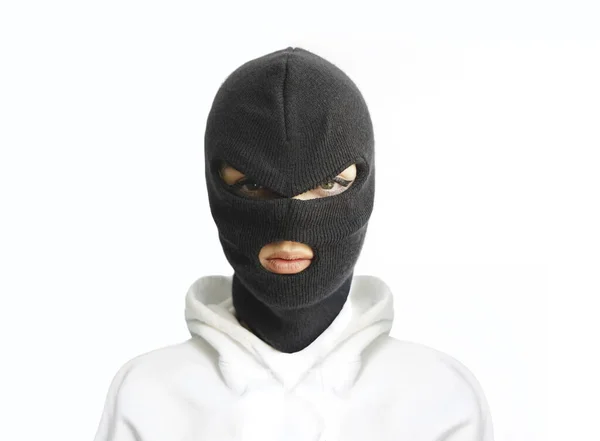 Mujer Con Capucha Blanca Pasamontañas Máscara Negra Aislada Sobre Fondo —  Fotos de Stock