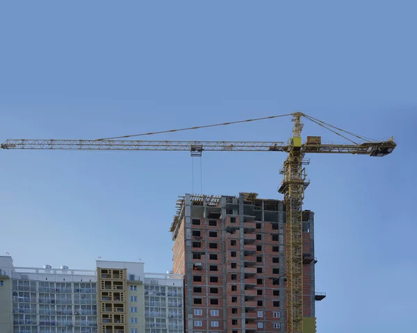 Estaleiro Guindaste Torre Trabalhando Canteiro Obras Construção Uma Casa Céu — Fotografia de Stock