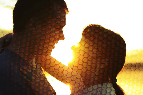 Silhouette Happy Kissing Couple Outdoors — Stock Photo, Image