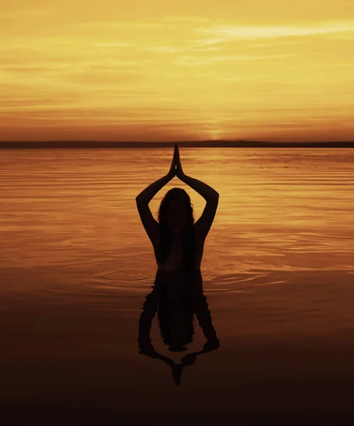 Silhouette Young Woman Practicing Yoga Hands Head — Stock Photo, Image