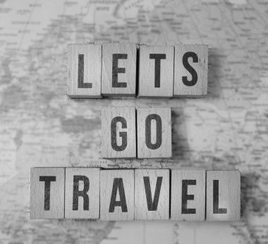 Seyahate çıkalım - seyahat macera konsepti bulanık haritalı filtrelenmiş resim