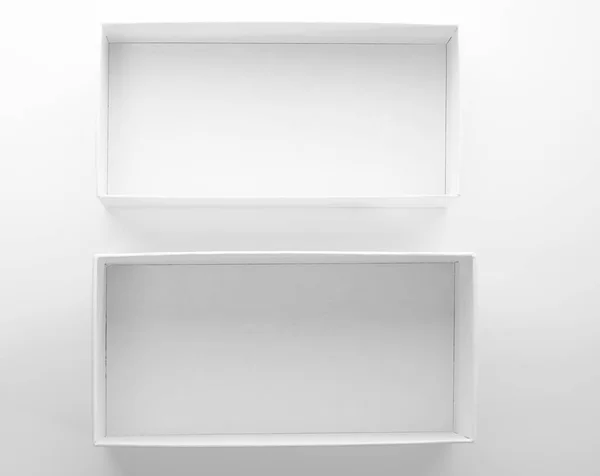 Χάρτινο Λευκό Κουτί Κάλυμμα Λευκό Τραπέζι Στην Κορυφή Απομονώνονται Λευκό — Φωτογραφία Αρχείου