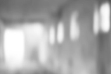 Pencereli bulanık, boş bir uzay ofisi. Bakış açısı. Işık odası. Bakış açısı. Bulanık endüstriyel alan.